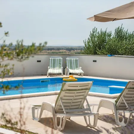 Five-bedroom Holiday In *