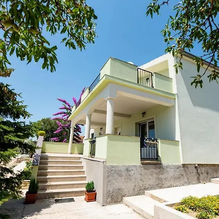 Five-bedroom Holiday In Дом отдыха *