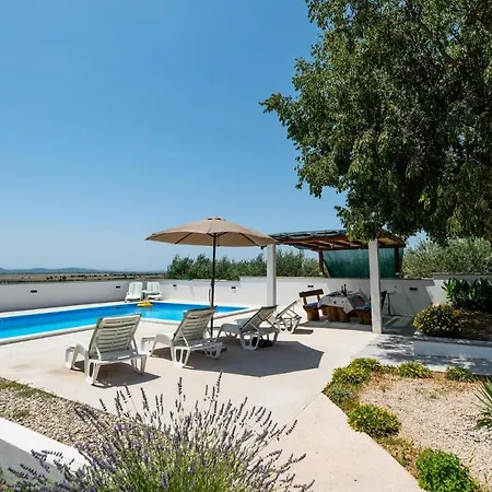 Дом отдыха Five-bedroom Holiday In *