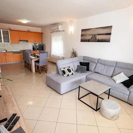 Five-bedroom Holiday In
