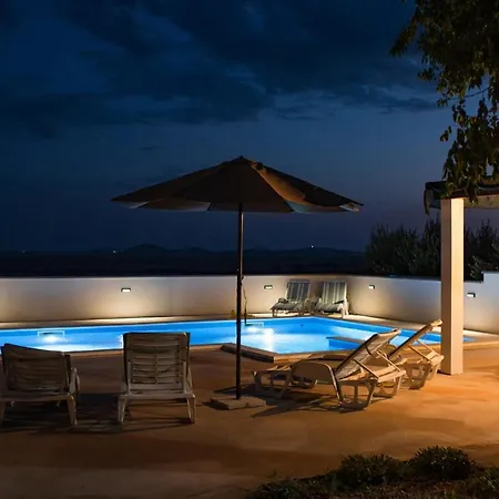 Five-bedroom Holiday In *