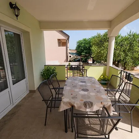 Five-bedroom Holiday In * Nadin