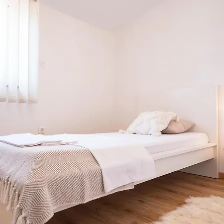 Дом отдыха Five-bedroom Holiday In *