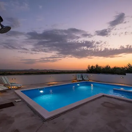 Five-bedroom Holiday In *