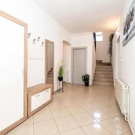 Дом отдыха Five-bedroom Holiday In