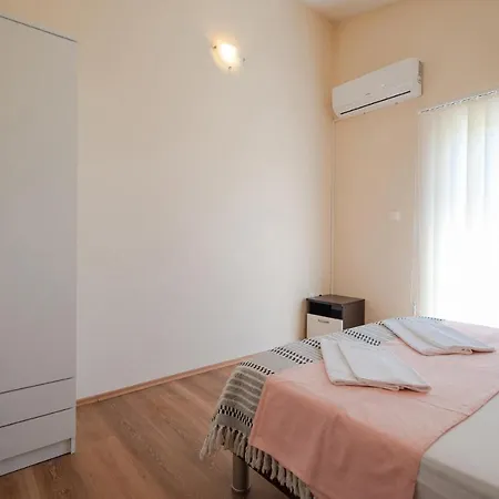 Five-bedroom Holiday In Дом отдыха Nadin