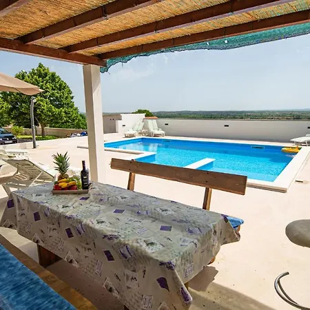 Дом отдыха Five-bedroom Holiday In