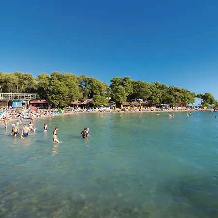 Дом отдыха Five-bedroom Holiday In Nadin
