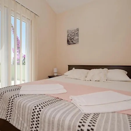 Five-bedroom Holiday In * Nadin